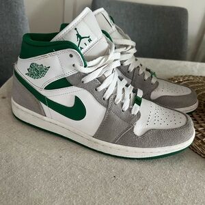 Air Jordan 1 SE Mid Grey Pine Green Sneaker Shoe Mens Size 8.5/ Woman’s 10